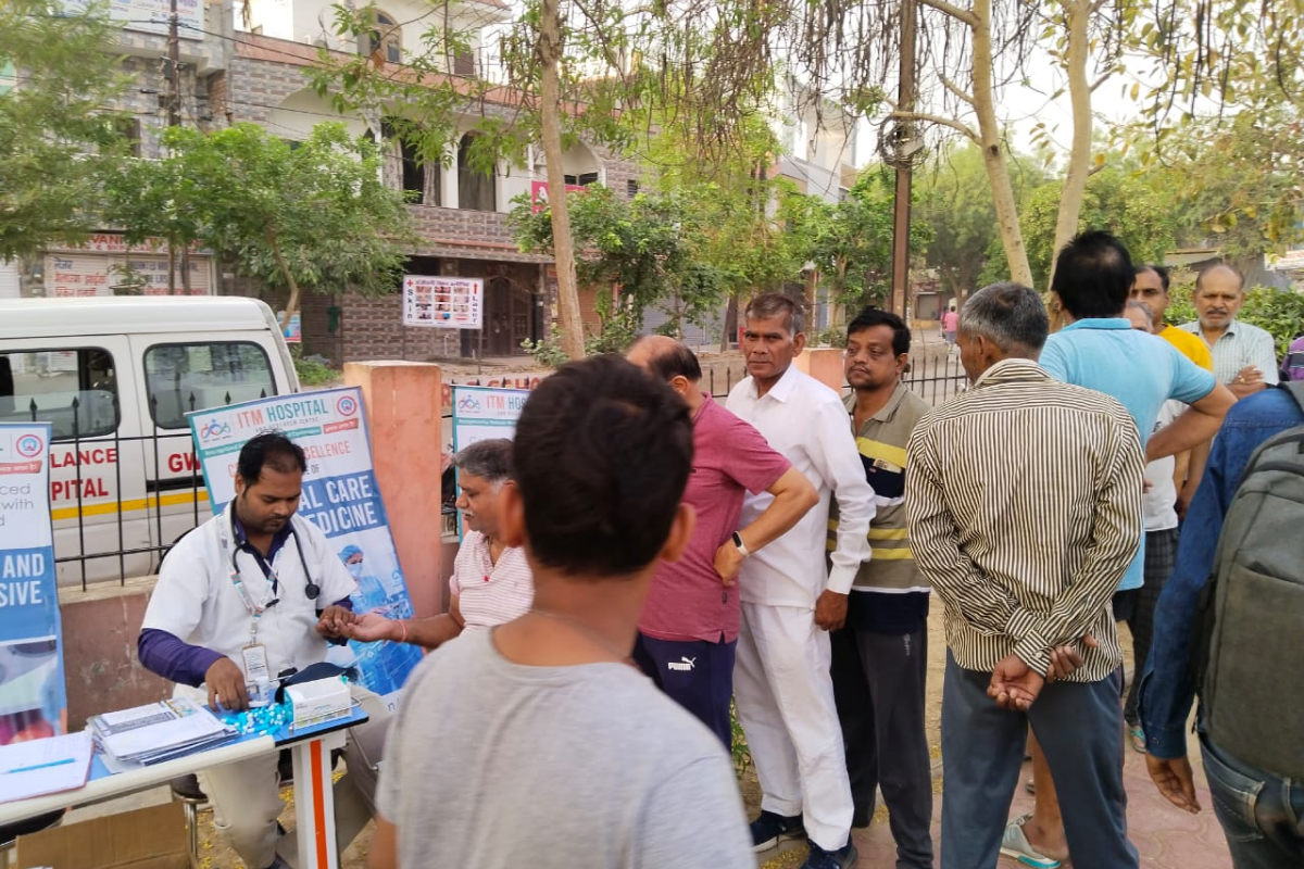 Healthcare Beyond Walls: ITM Hospital's Health Camp at Chhatri Mandi and DD Nagar Parks